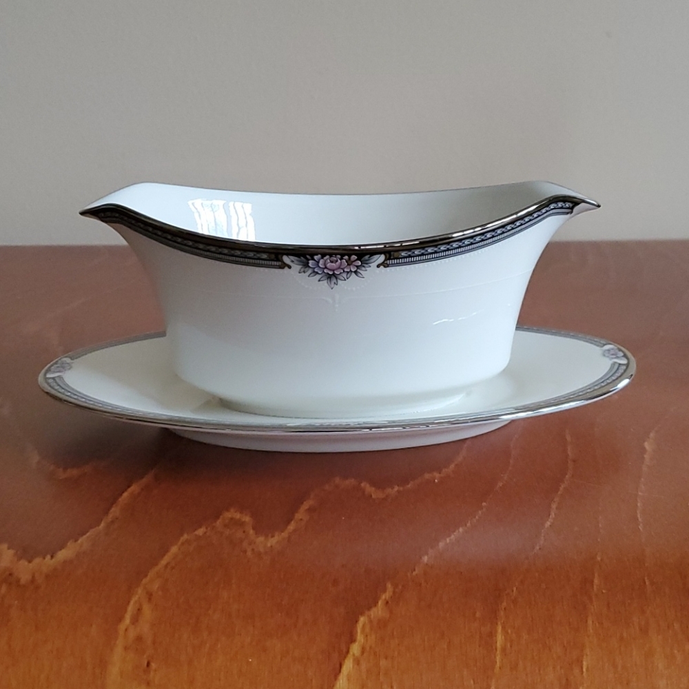 Noritake Halifax 7729 Gravy Boat with Underplate